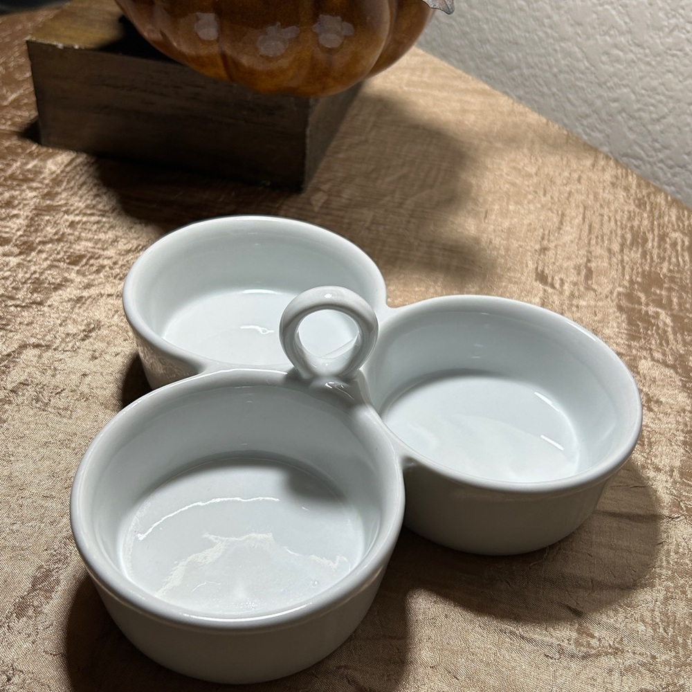 Pier 1 Condiment Dish Bowl White Porcelain 3 Section Center Handle Wavy Pattern - Picture 6 of 9
